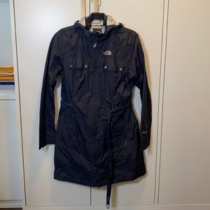 Belted rain coat with hood
